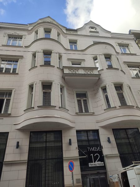12 Revay Hotel — Property