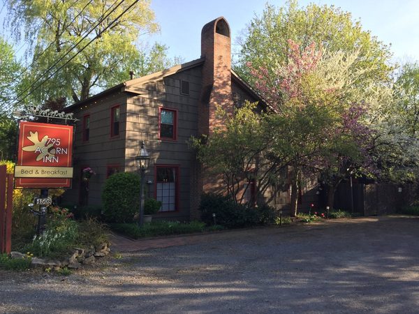 1795 Acorn Inn Bed and Breakfast — Property
