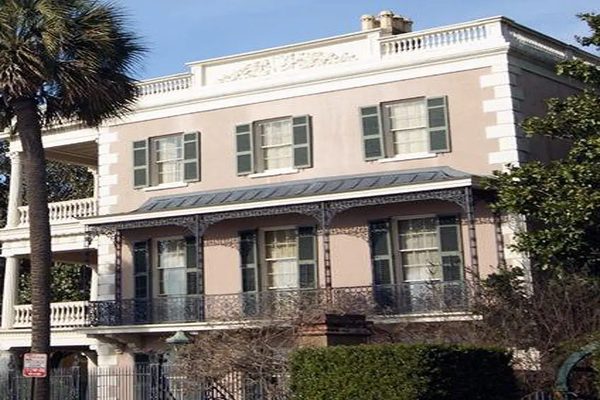 21 East Battery Bed and Breakfast — Property