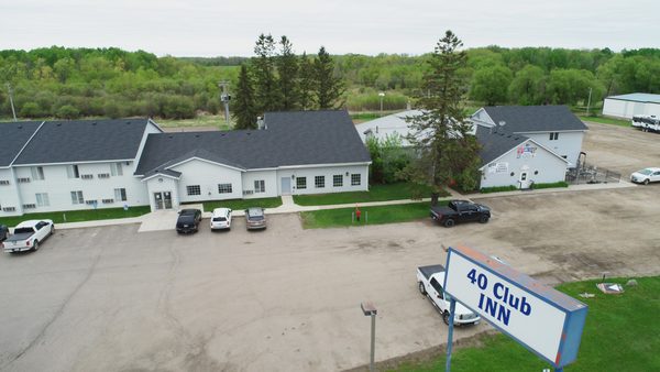 40 Club Inn — Property