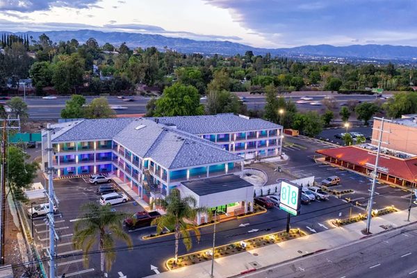818 Hotel Pool an Ascend Hotel Collection Member Los Angeles California — Property