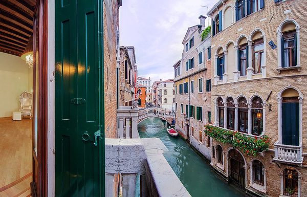 Ad Place Venice — Property