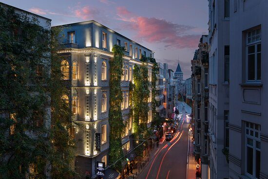 Adahan Decamondo Pera Autograph Collection Istanbul — Property