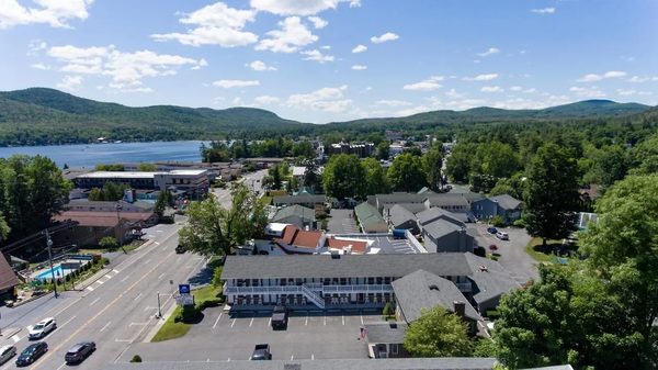 Adirondack Retreat Inn Suites — Property