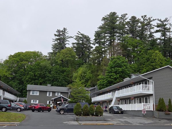 Adirondack Retreat Inn Suites — Property