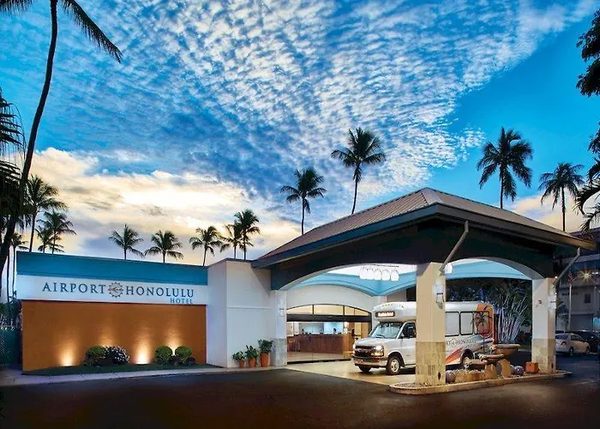 Airport Honolulu Hotel Trademark Collection By Wyndham — Property