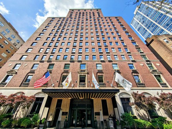 Ambassador Gold Coast The Chicago Hotel Collection — Property