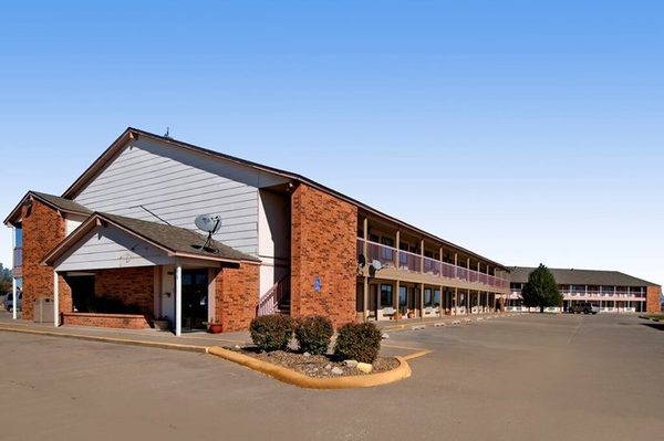 Americas Best Value Inn Garden City Garden City Kansas — Property