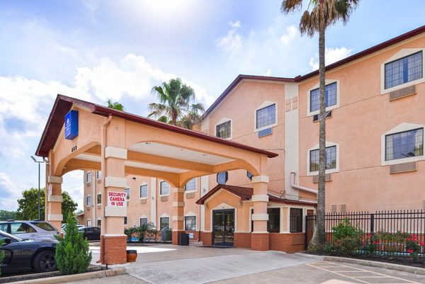 Americas Best Value Inn I 45 North Houston — Property
