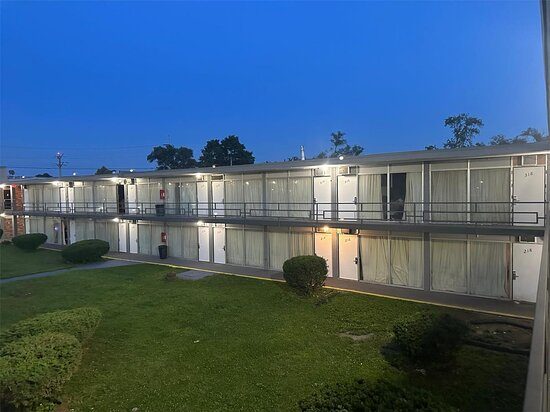 Americas Best Value Inn Rockford Rockford Illinois — Property