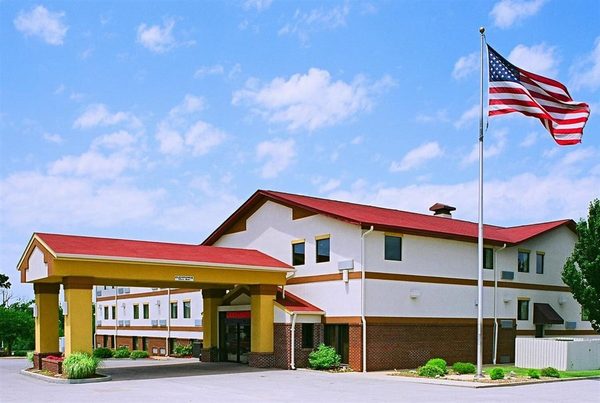 Americas Best Value Inn St Louis South — Property