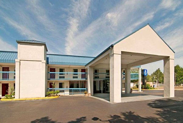 Americas Best Value Inn Suites Clarksdale Clarksdale Mississippi — Property