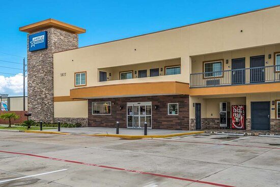 Americas Best Value Inn Suites Houston at Hwy 6 — Property