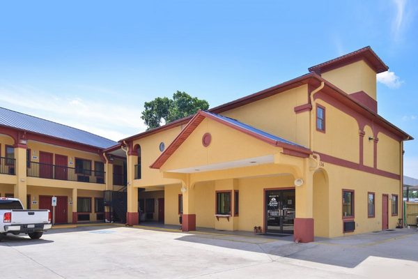 Americas Best Value Inn Suites Houston Downtown — Property