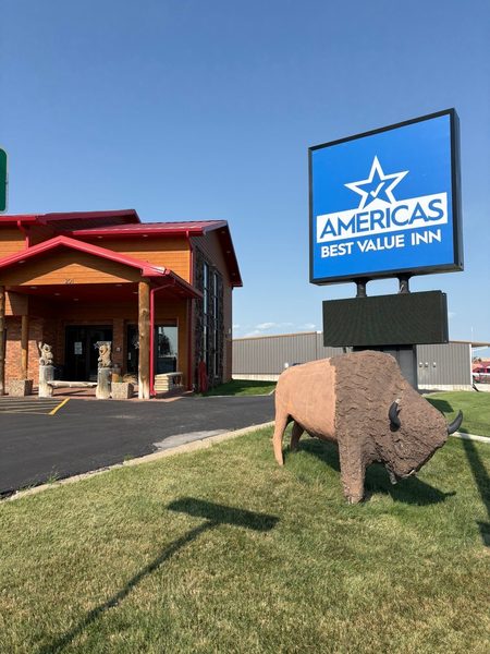 Americas Best Value Inn Wall — Property