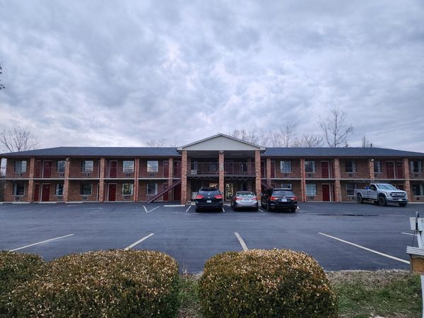 Americas Inn Bardstown — Property