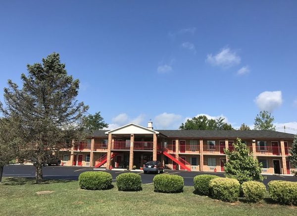 Americas Inn Bardstown — Property