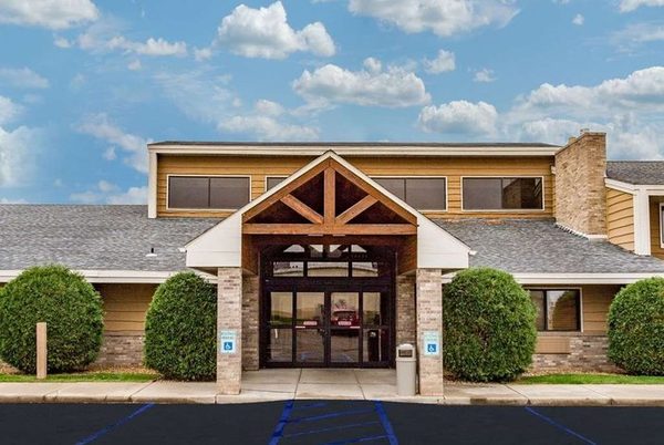AmericInn by Wyndham Dickinson — Property