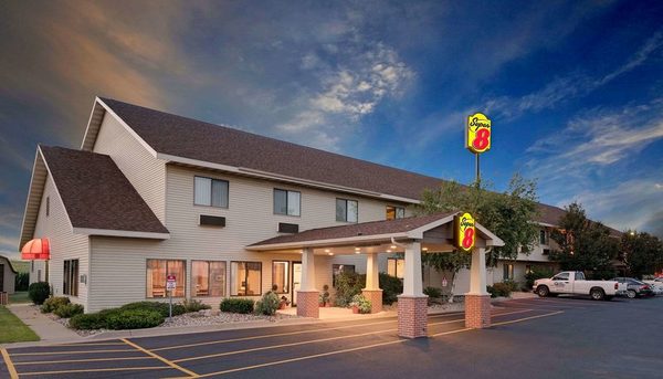 AmericInn by Wyndham Mauston — Property