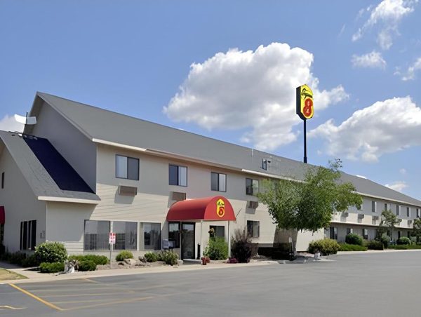 AmericInn by Wyndham Mauston — Property
