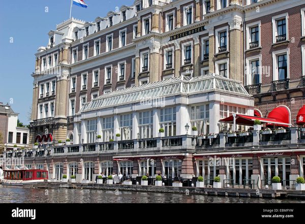 Amsterdam Canal Hotel — Property