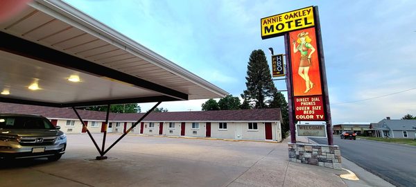 Annie Oakley Motel — Property
