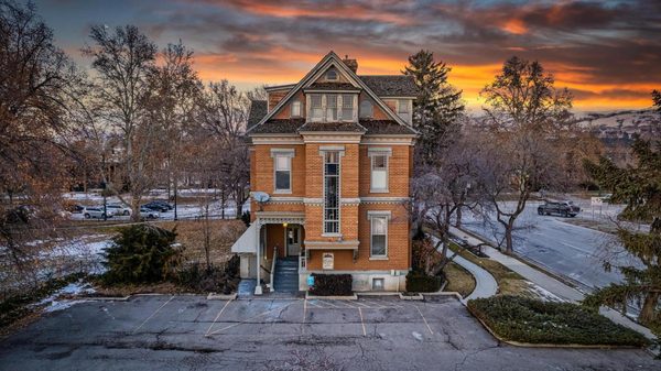 Anniversary Inn South Temple — Property