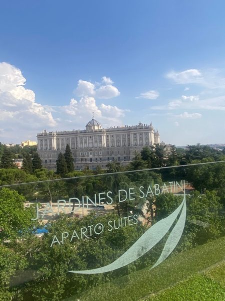 ApartoSuites Jardines de Sabatini Madrid — Property