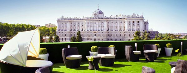 ApartoSuites Jardines de Sabatini Madrid — Property