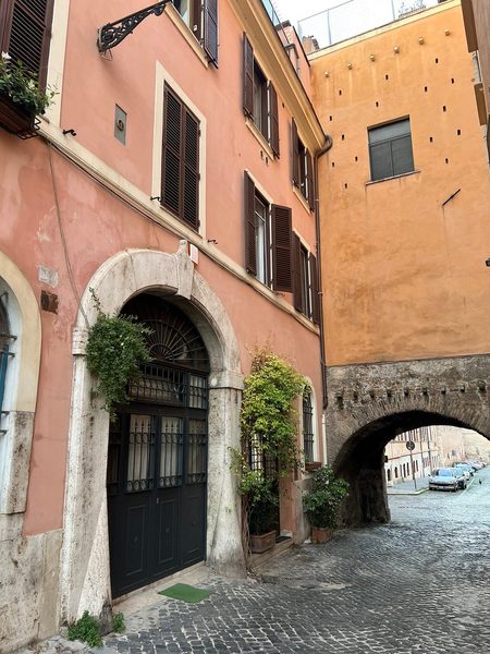 Arco Del Lauro — Property