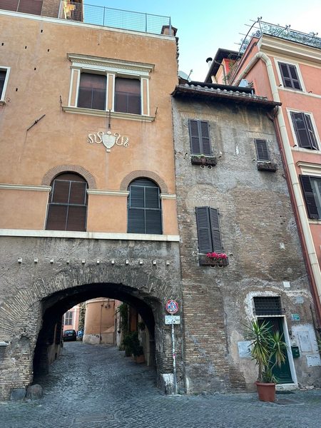 Arco Del Lauro — Property