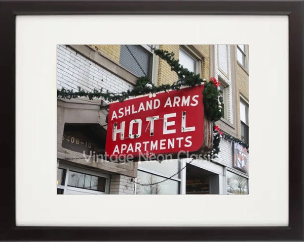 Ashland Arms Guest House Chicago Illinois — Property