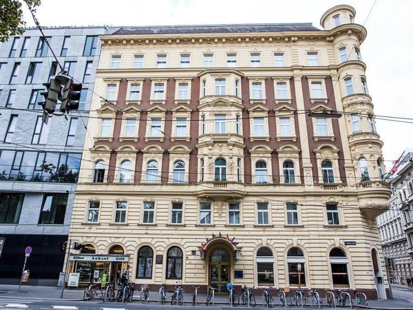 Atlanta Hotel — Property
