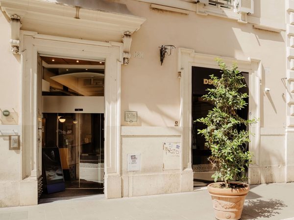 Babuino 181 — Property