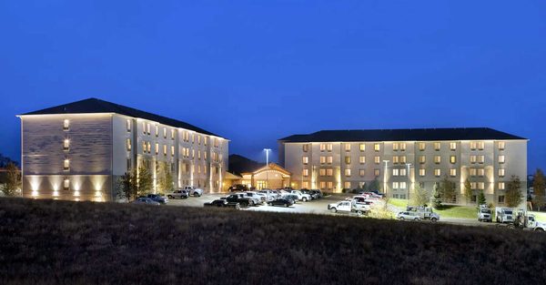 Bakken Airport Hotel Suites XWA — Property