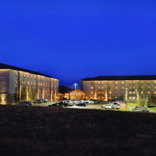 Bakken Airport Hotel Suites XWA — Property