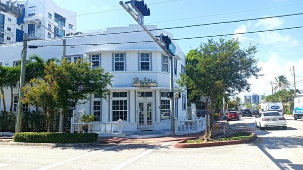 Baltic Hotel Miami Beach Florida — Property