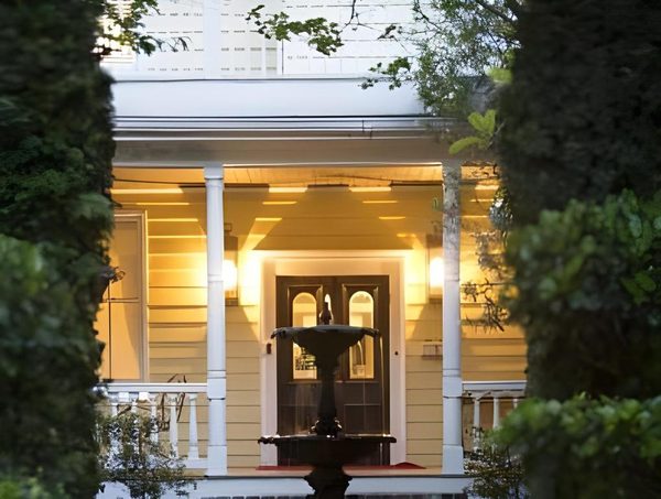 Barksdale House Inn — Property