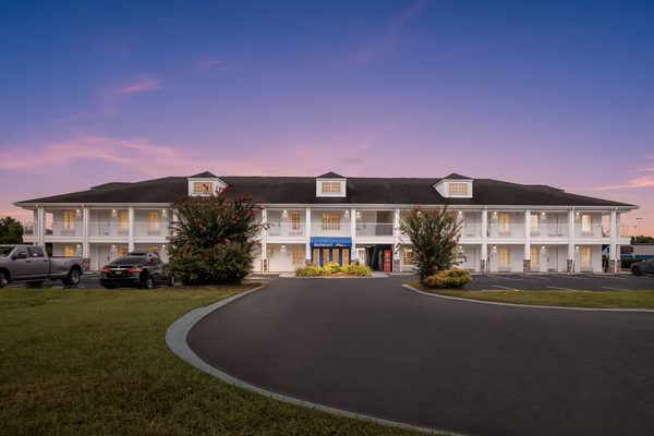 Baymont by Wyndham Forest City — Property
