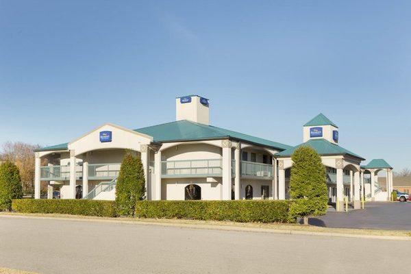 Baymont by Wyndham Gallatin — Property