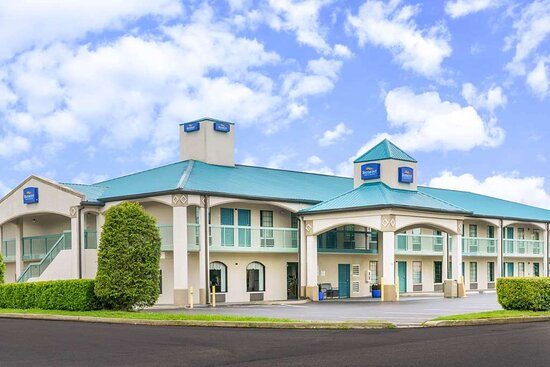 Baymont by Wyndham Gallatin — Property