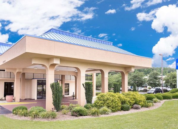 Baymont by Wyndham Greenville Woodruff Rd — Property