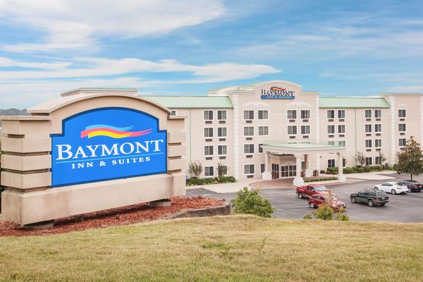Baymont by Wyndham Hot Springs — Property