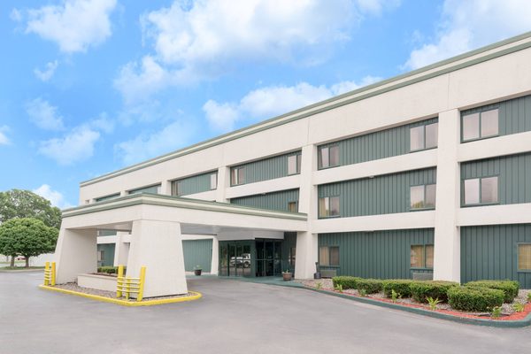 Baymont by Wyndham la Crosse Onalaska — Property