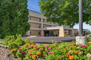 Baymont by Wyndham la Crosse Onalaska — Property