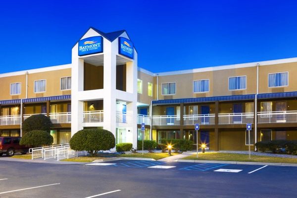 Baymont by Wyndham Savannah Midtown — Property