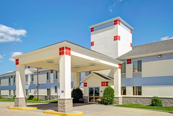 Baymont by Wyndham Wahpeton — Property
