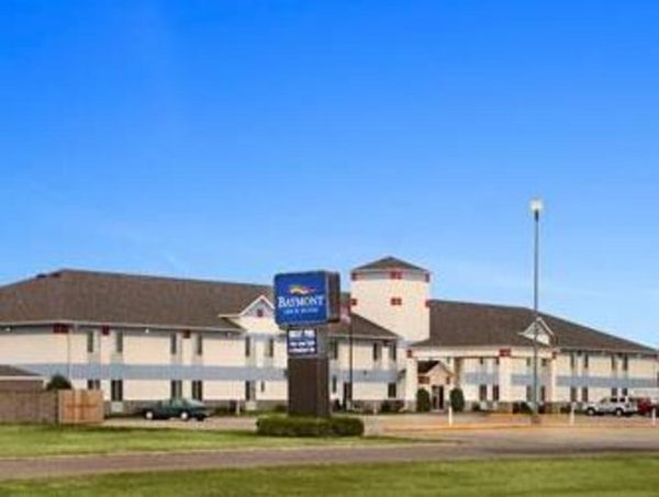 Baymont by Wyndham Wahpeton — Property