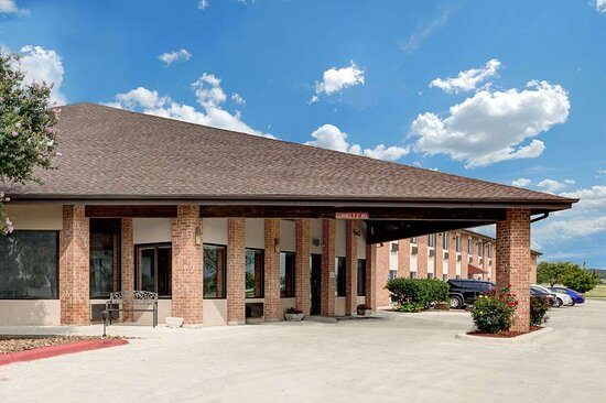 Baymont Inn Suites by Wyndham San Marcos Outlet Malls — Property