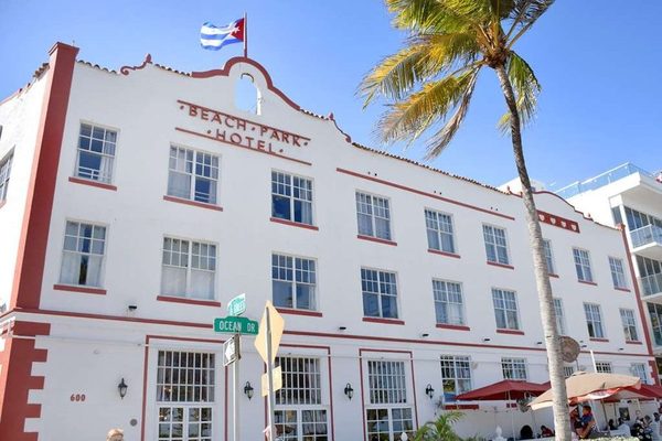 Beach Park Hotel Miami Beach Florida — Property